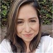 Maestra altamente calificada imparte clases