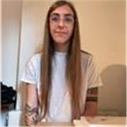 Ragazza neolaureata in chimica offre ripetizioni in matematica, chimica e inglese