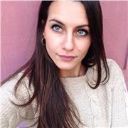 Insegnante di inglese e letteratura inglese, offre lezioni per ragazzi e adulti, per migliorare la pronuncia e la conversazione