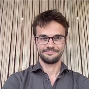 Profesor de música y musicoterapia (diploma y master). Clases grupales y individuales