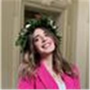 Studentessa magistrale presso la Sapienza e Dottoressa in Lettere moderne impartisce lezioni di letteratura italiana (e non solo)