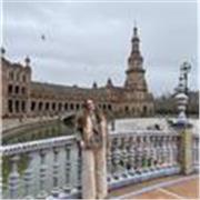 Estudiante de 23 años, sin experiencia en enseñar a niños, pero que los adora, y adora el inglés. 