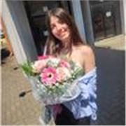 offro lezioni private a bambini di elementari/medie di inglese, grammatica, italiano, spagnolo.
Posseggo il B2 di inglese