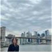 Profesora de inglés apta para todas las edades.