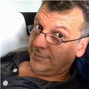 Istruttore di Nordic Walking e Fitwalking offre lezioni in presenza