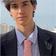 Profesor con grandes capacidades lingüisticas y muy profesional