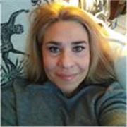 Interprete simultaneista - laurea triennale - con esperienza lezioni private, impartisce lezioni di inglese e francese. Conversazione, grammatica, traduzione, letteratura. Lezioni di persona nei quartieri Chiaia/Vomero. Da remoto per altre zone
