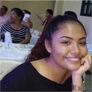 Estudiante imparte clases de español a niños de todas las edades