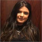 Hi, my name is Malaika (Muh-lie-Kuh). I’m energetic and straightforward. My lessons are aimed at people looking for an extra push!