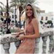 Profesora joven de Inglés con ganas de enseñar a niños pequeños y chicos jóvenes