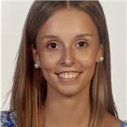 Graduada en Química da clases a alumnos de primaria, ESO, Bachillerato y universidad