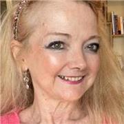 Native English tutor with 5 years' experience offering English lessons for children and adults online.