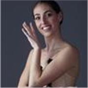 Ballerina professionista in danza contemporanea e hip hop, diplomata in tutte le discipline. Lavoro da anni con i bmabinbi
