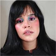 Profesora de diseño de identidades graficas digitales