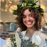 Laureata in Ingegneria Gestionale, impartisce ripetizioni di matematica per studenti di medie e superiori