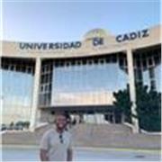 Profesor de química para alumnos del instituto o grado