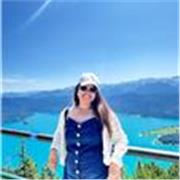 Native English speakers. Well professional to teach students for English vocabulary 