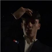 je suis étudiant en eco gestion mais j’ai suivi un très bon niveau anglais qui permettrait de l’enseigner