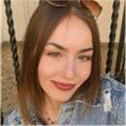 Soy una chica universitaria que da clases particulares de inglés y de repaso para primaria.