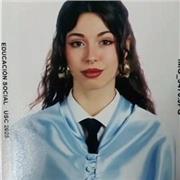 Me defino como una persona enérgica y atenta, muy perfeccionista y comprometida. Trabajé con niños de primaria y de
 1⁰/2⁰ ESO