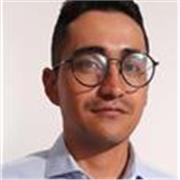 Profesor de ciencias sociales, imparte clases a todo tipo de población, tanto adultos como adolescentes y niños