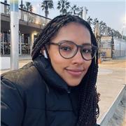 Me defino como una persona apasionada por la educación, la orientación y por concientizar a través de la psicoeducación. He tenido el privilegio de desempeñarme como profesora a lo largo de mi vida, en áreas de filosofía, inglés y psicología, abarcando de