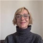 El profesor de español para extranjeros, trilingüe (ruso, español, inglés) con formación filológica, da clases a adultos