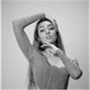 Profesora titulada en Interpretación textual por la ESAD de Córdoba.