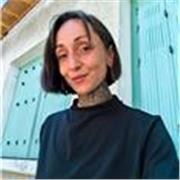 Parle couramment anglais après de multiples voyages, niveau C1. Je peux vous aider dans votre apprentissages