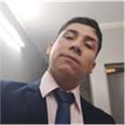 Profesor de Español imparte clases a personas mayores de edad que quieran aprender