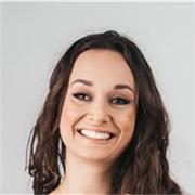 Professora de português com experiência em aulas de literatura e língua portuguesa