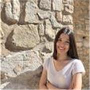Soy una persona simpática, extrovertida, responsable y comprometida. Me encanta enseñar y compartir mis conocimientos 