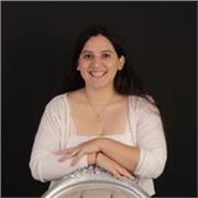 Profesora de inglés que imparte clases a niños y adolescentes de todas las edades