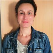 Passionnée de la langue française et du contact