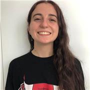 Profesora dinámica graduada por la escuela superior de arte dramático de Galicia imparte clases de teatro, música o apoyo escolar.