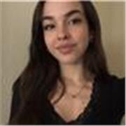 Persona joven que le encantan los niños pequeños y poder ayudarles en lo que necesiten 