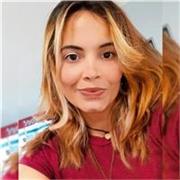 Licenciada en Letras con estudios en educación y psicopedagogía; más de una década de experiencia como docente de aula y niñera. 