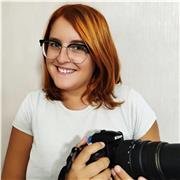 Fotografa con esperienza anche di grafica base, disponibile per principianti e livello intermedio di apprendimento della materia