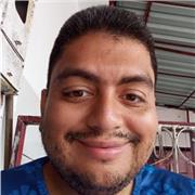 Professor de historia ensina pessoas de todas as idades