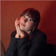 Chanteuse lyrique mais pas que, en cursus professionnel au conservatoire. J’aimerais transmettre mon savoir vocal