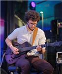 Diplomato in chitarra al cons. verdi di milano propone lezioni di chitarra, armonia, solfeggio per principianti e non