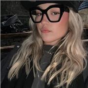 Buena profesora con paciencia , para cualquier persona de la ESO o bachillerato