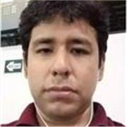 Profesor de ingenieria que imparte clases de matematica,fisica e ingenieria