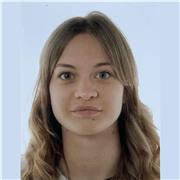 Offro lezioni private ai bambini delle elementari e medie, adattandole alle loro esigenze e capacità.