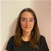 Studentessa liceale che offre ripetizioni in matematica, ma anche inglese ai ragazzi