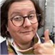 Profesora titulada con más de 13 años de experiencia especializada en exámenes Cambridge 