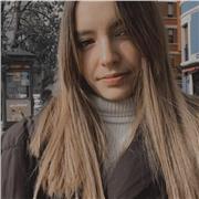 Chica joven y resposable se ofrece a dar clases a niños de primaria