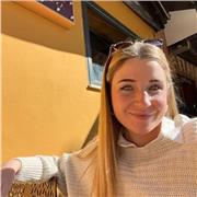 Soy Técnica de Anatomía Patológica y Auxiliar de Enfermería y también hablo Inglés.