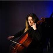 Vielseitige Online-Nachhilfe: Erfahrene Medizinstudentin und Profi-Cellistin unterstützt in MINT-Fächern, Sprachen und Musik