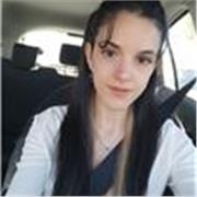 Profesora graduada en Traducción e Interpretación, con Máster y certificado de Enseñanza de inglés como lengua extranjera.